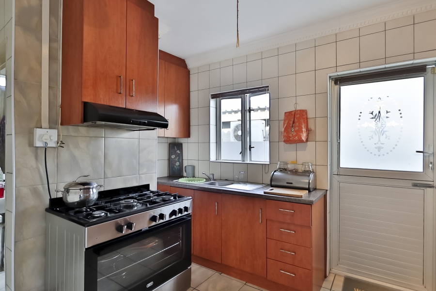 5 Bedroom Property for Sale in Gustrouw Western Cape